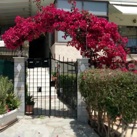 Villa George - Family Holidays Nea Makri Exterior photo